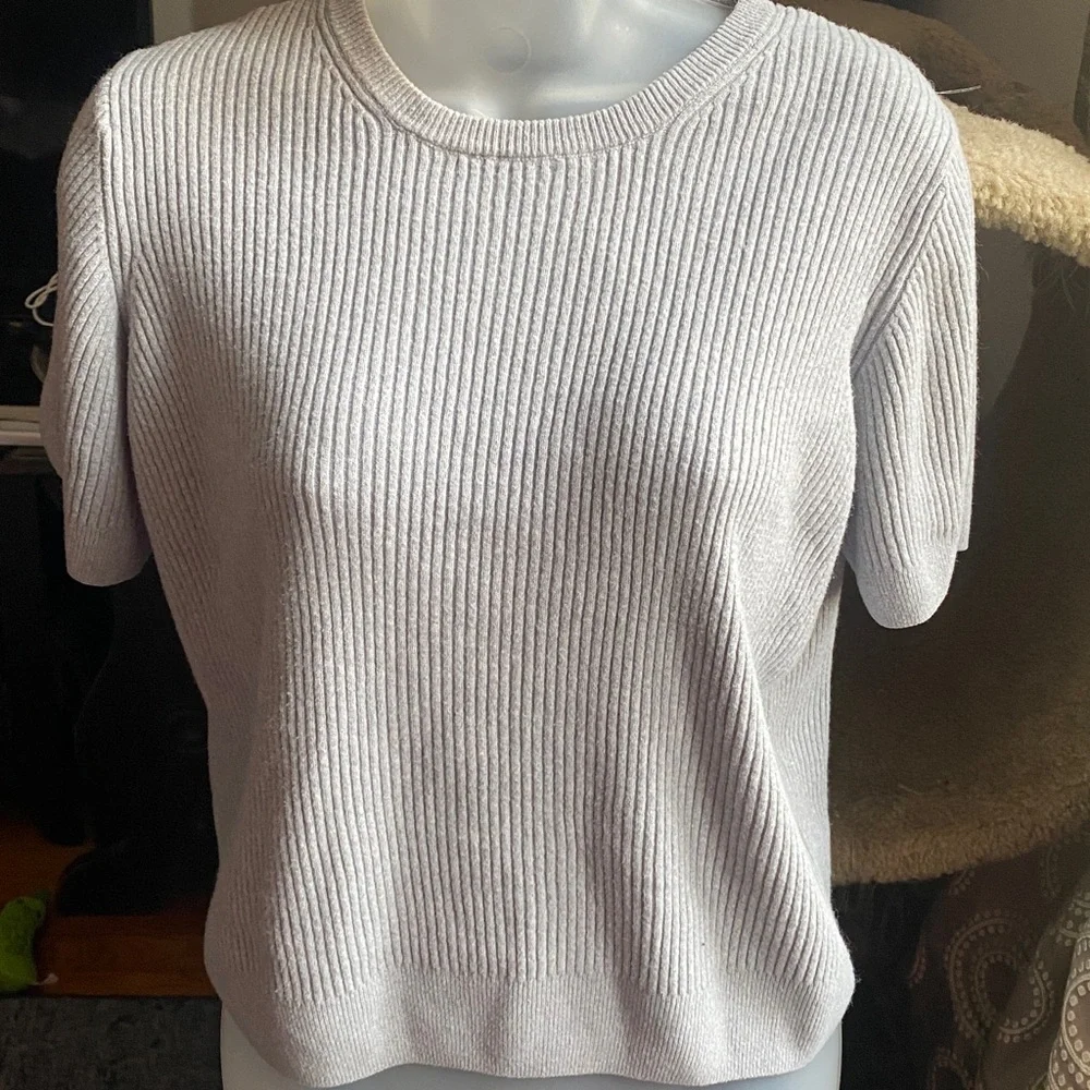 Halogen Light Gray Ribbed Short Sleeved Knit Crewneck Sweater Tag L Fits M/S